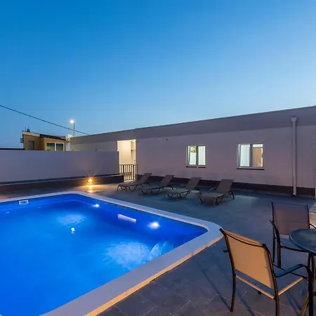 House With Private Pool Magdalena Apartament Podstrana