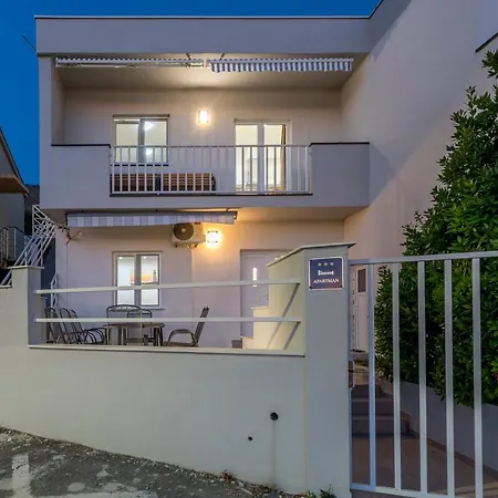 House With Private Pool Magdalena Apartment Podstrana