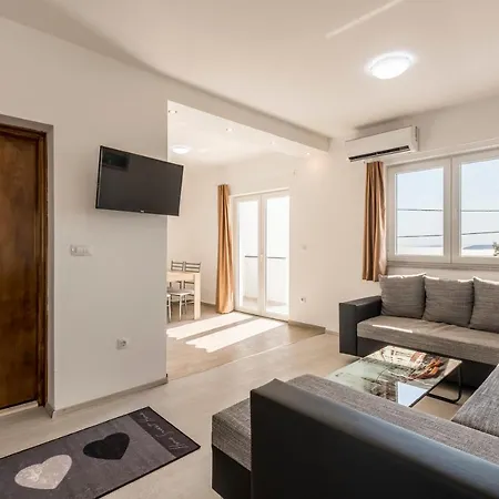 Apartment House With Private Pool Magdalena Podstrana
