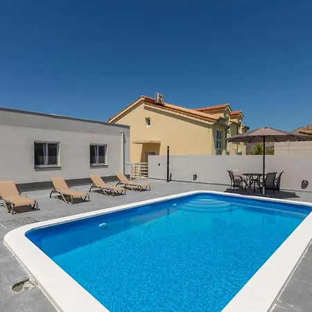 Apartment House With Private Pool Magdalena Podstrana