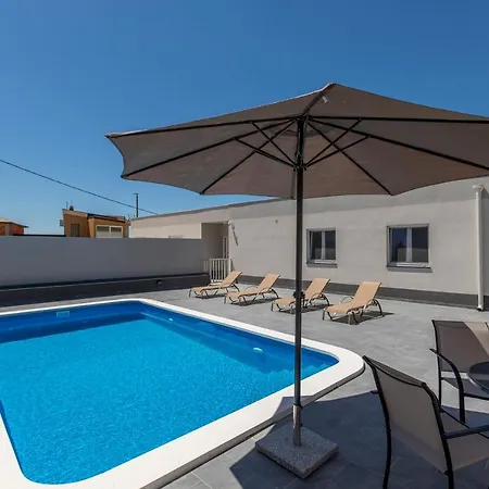 House With Private Pool Magdalena Apartament Podstrana